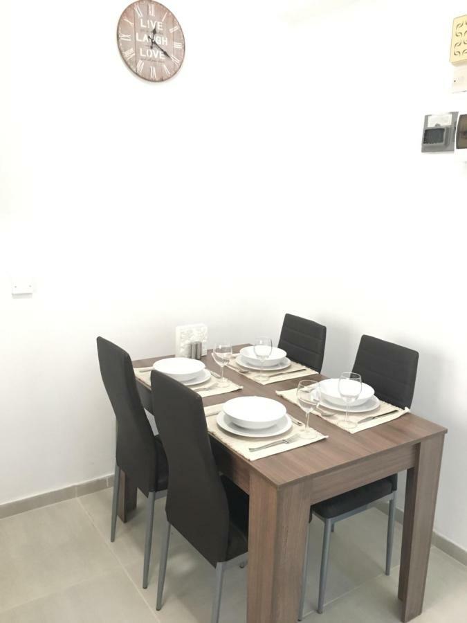 Larnaca Beach Apartment 44 Екстериор снимка