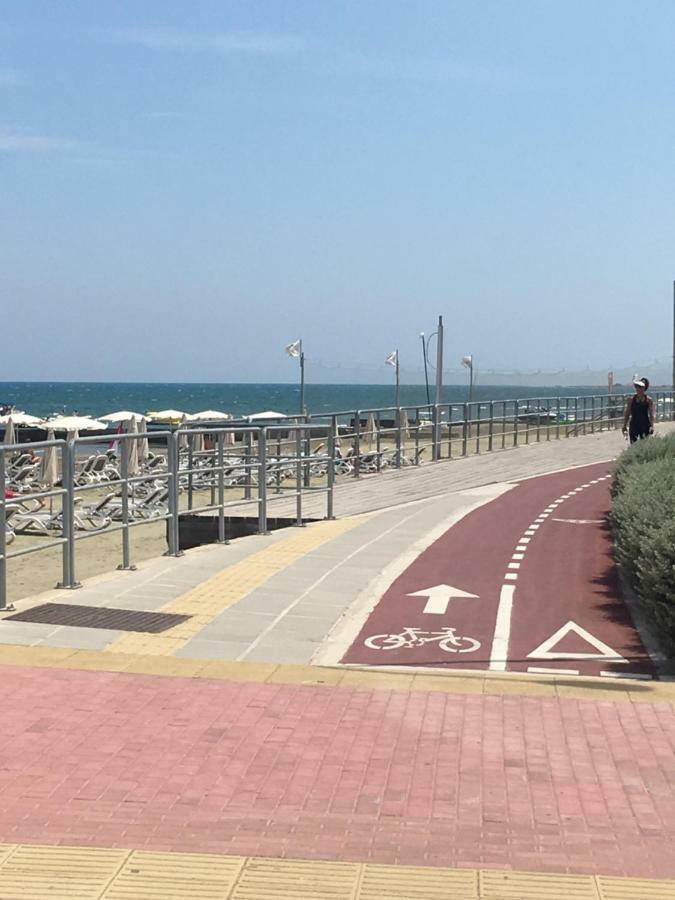 Larnaca Beach Apartment 44 Екстериор снимка